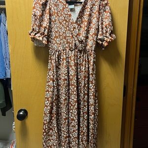 Elegant Floral V-Neck Midi Dress in Brown and White